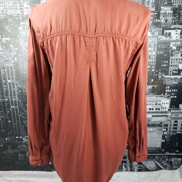 Maroon Button Down Ladies Medium - Picture 3 of 6